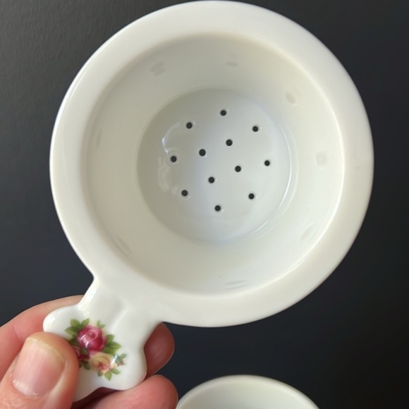 Rare Royal Albert Tea Strainer Mug Old Country Roses Tea Cup China - Picture 4 of 10